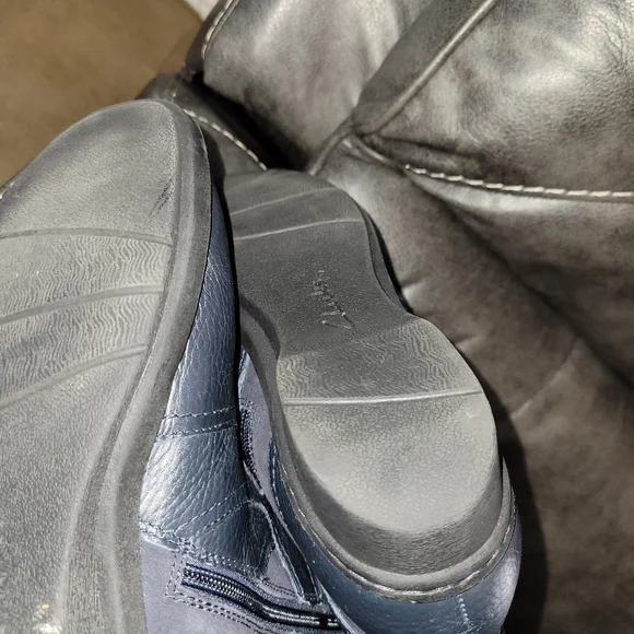 Clarks Whistle Whey wide leg boots dark Navy blue size 9.5 - Picture 8 of 9